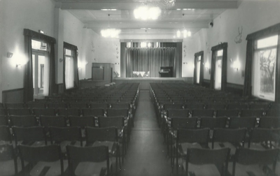 63 - Opstelling grote zaal voor een voorstelling